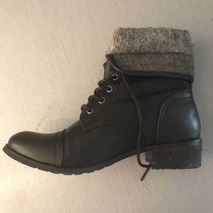 Size 7 Women’s Harlow Leather Insulated Boots